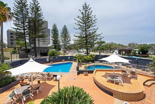 Resort Style Beach Apartment - Surfers Paradise