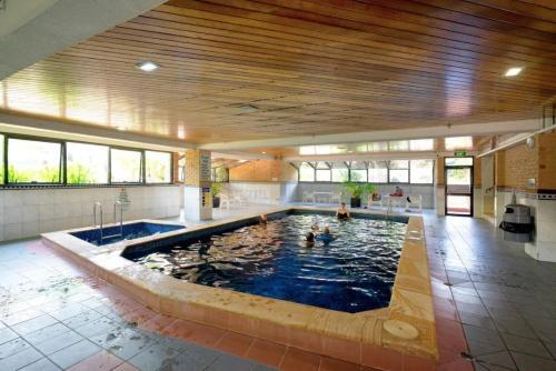 Resort Style Beach Apartment - Surfers Paradise