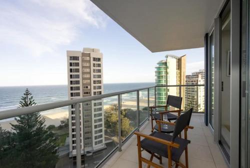 Resort Style Beach Apartment - Surfers Paradise