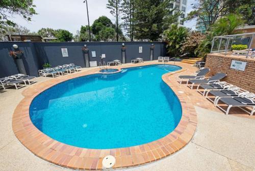 Resort Style Beach Apartment - Surfers Paradise