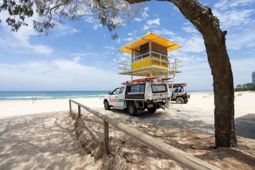 Resort Style Beach Apartment - Surfers Paradise