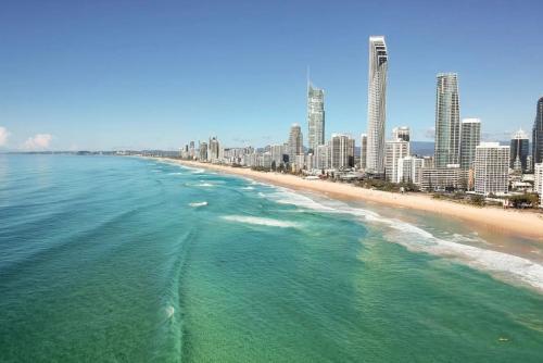 Resort Style Beach Apartment - Surfers Paradise
