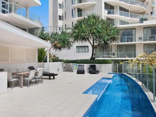 Ciel Unit 2 - Modern 2 Bedroom Plus Study, Beach Side Apartment With Wi-fi