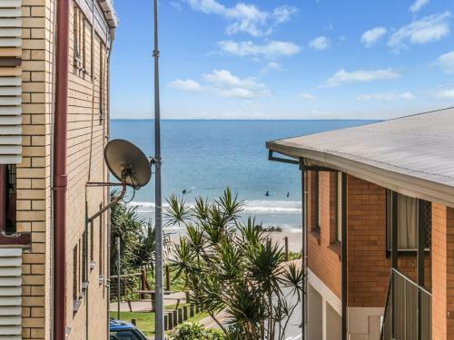 Ciel Unit 2 - Modern 2 Bedroom Plus Study, Beach Side Apartment With Wi-fi