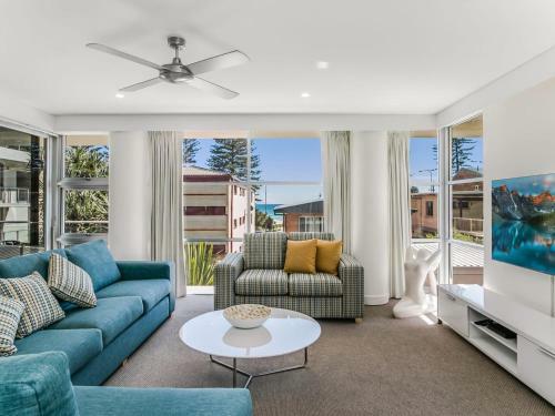 Ciel Unit 2 - Modern 2 Bedroom Plus Study, Beach Side Apartment With Wi-fi