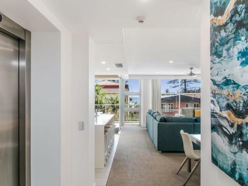 Ciel Unit 2 - Modern 2 Bedroom Plus Study, Beach Side Apartment With Wi-fi