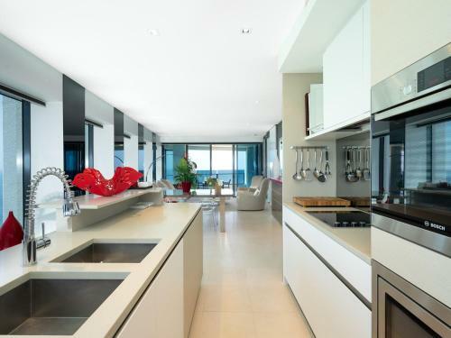 Luxury For The Soul 2 Bedroom Beachfront Apartment