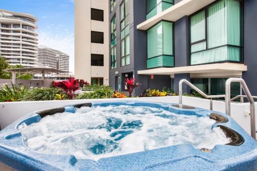 Apartamento Chic Water-view Unit With Spa Bath 500m From Beach