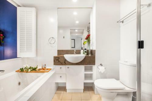 Apartamento Chic Water-view Unit With Spa Bath 500m From Beach