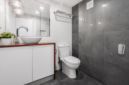 Apartamento Relaxed 2-bed Unit With Balcony, Pool And Mini-golf