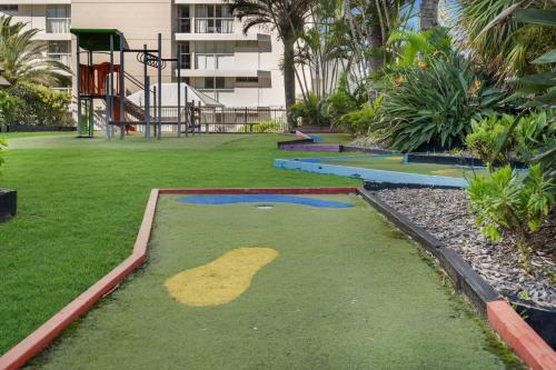 Apartamento Relaxed 2-bed Unit With Balcony, Pool And Mini-golf