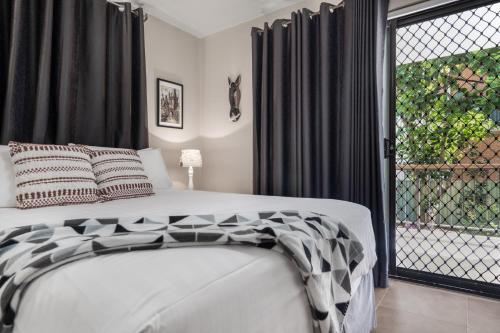 Lovely Apartment With Bbq Deck And Yard Near Beach