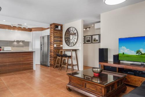 Lovely Apartment With Bbq Deck And Yard Near Beach