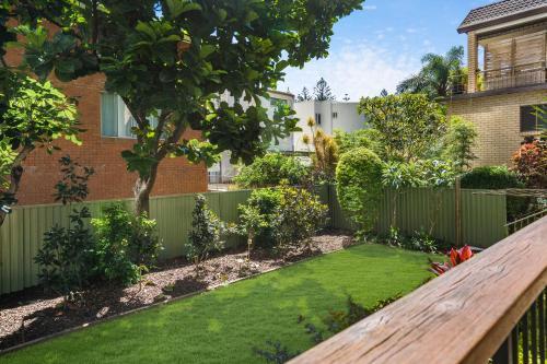 Lovely Apartment With Bbq Deck And Yard Near Beach