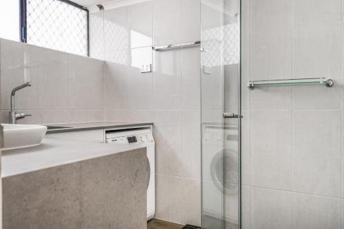 Lovely Apartment With Bbq Deck And Yard Near Beach