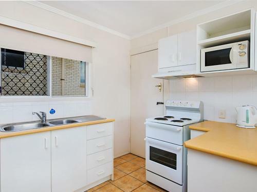 Apartamento Pacific View Unit 4 - Comfortable Budget Style, Beachfront Rainbow Bay Coolangatta