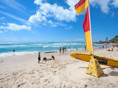White Caps Unit 3 - 400 Metres To Kirra Beach