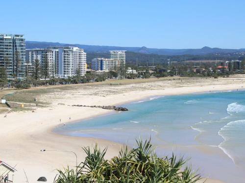 White Caps Unit 3 - 400 Metres To Kirra Beach
