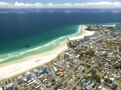 White Caps Unit 3 - 400 Metres To Kirra Beach