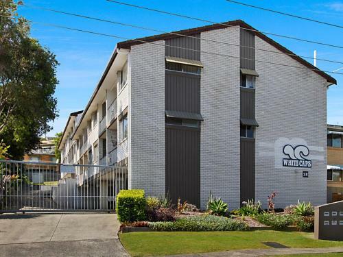 White Caps Unit 3 - 400 Metres To Kirra Beach