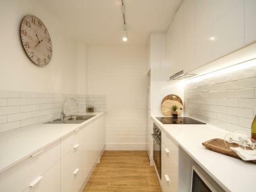 White Caps Unit 3 - 400 Metres To Kirra Beach