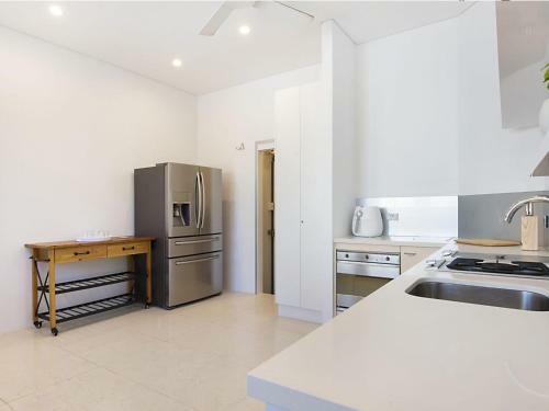 Abode On Bilinga - Absolute Beachfront Holiday Home Walk Over The Sand Dunes To The Ocean