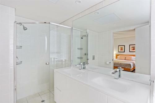 Aparthotel One The Esplanade Apartments On Surfers Paradise
