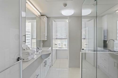Aparthotel One The Esplanade Apartments On Surfers Paradise