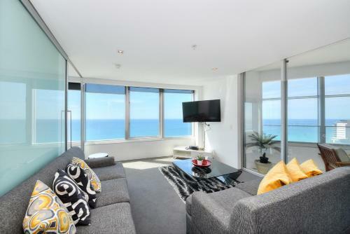 Deluxe Private Apartment In Surfers Paradise