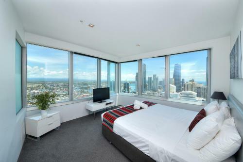 Deluxe Private Apartment In Surfers Paradise