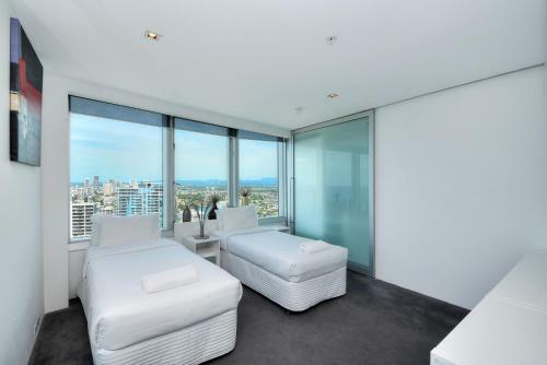 Deluxe Private Apartment In Surfers Paradise