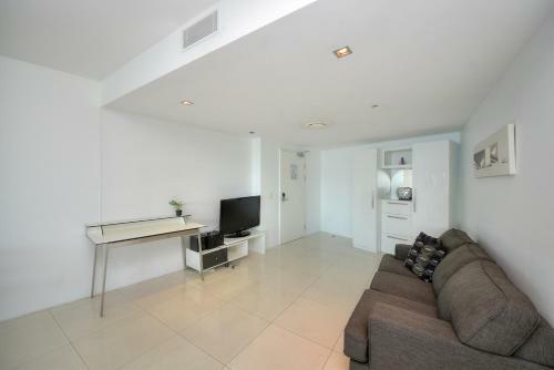 Deluxe Private Apartment In Surfers Paradise