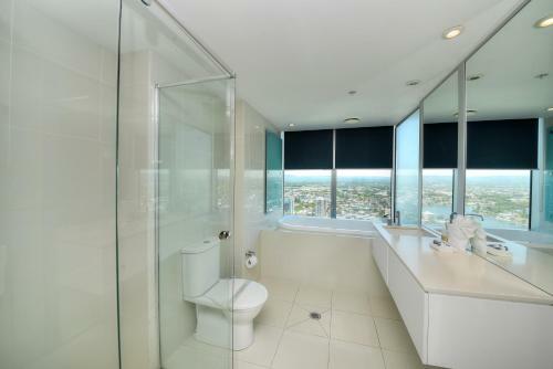 Deluxe Private Apartment In Surfers Paradise