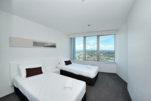 Deluxe Private Apartment In Surfers Paradise