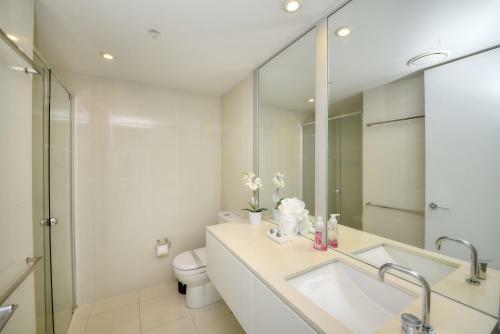 Deluxe Private Apartment In Surfers Paradise