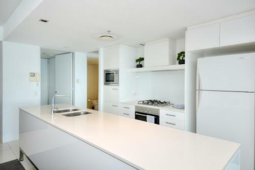 Deluxe Private Apartment In Surfers Paradise