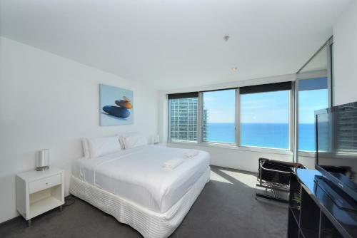 Deluxe Private Apartment In Surfers Paradise