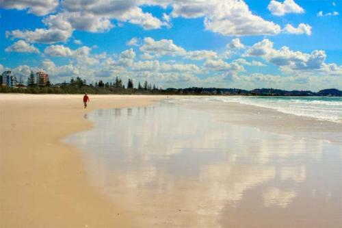 Lovely 1bdr Apartment Steps To The Beach