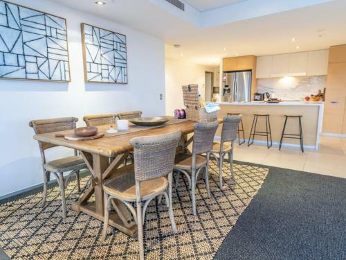 Burleigh Beach 2 Bedroom Apartment