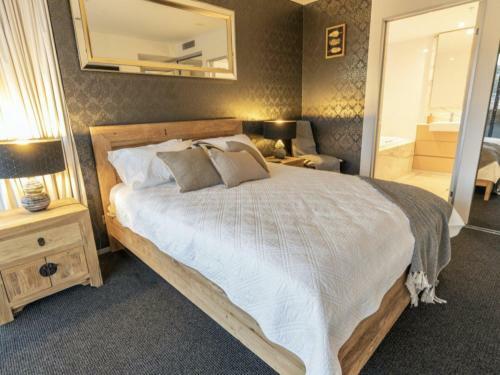 Burleigh Beach 2 Bedroom Apartment