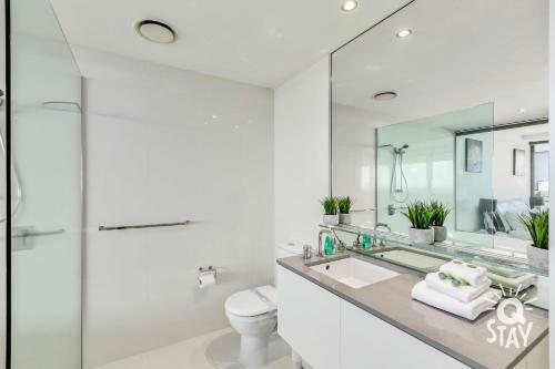 Apartamento Circle On Cavill ? 1 Bedroom + Study Ocean - 7 Night Special!