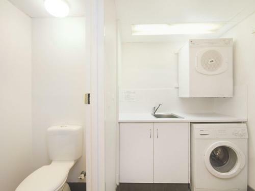 Kooringal Unit 20 - Right On The Beachfront In A Central Location Coolangatta