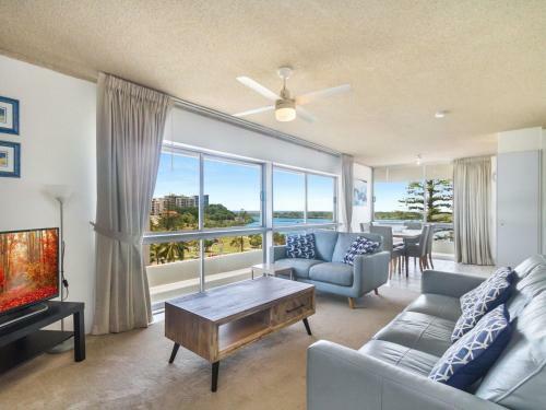 Kooringal Unit 20 - Right On The Beachfront In A Central Location Coolangatta