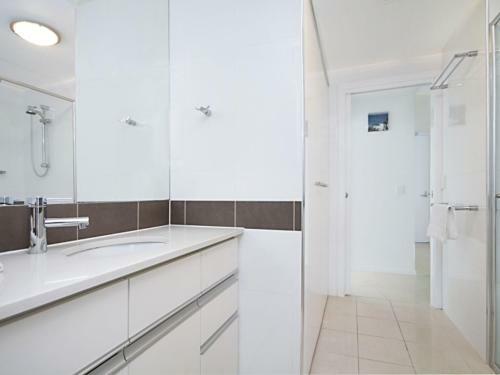 Reflections Tower 2 Unit 304 - Beachfront, Views, And A Great Location Wi-fi Included