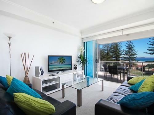 Reflections Tower 2 Unit 304 - Beachfront, Views, And A Great Location Wi-fi Included