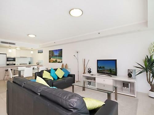 Reflections Tower 2 Unit 304 - Beachfront, Views, And A Great Location Wi-fi Included