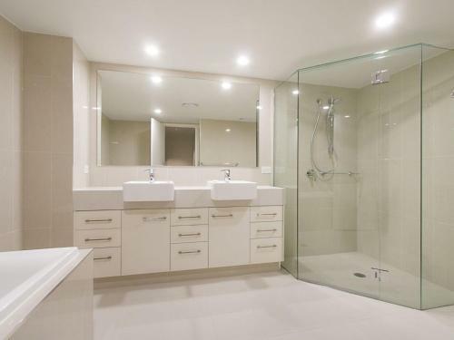 The Garland Unit 702 Beachfront Apartment In Rainbow Bay Coolangatta