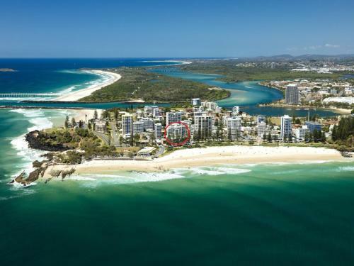 The Garland Unit 702 Beachfront Apartment In Rainbow Bay Coolangatta