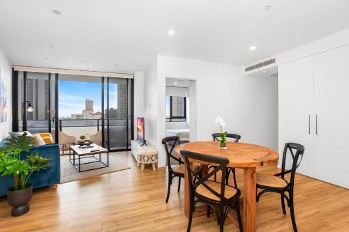 Apartamento Sunny Modern Two-bedroom Pad Steps From The Beach