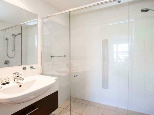 Resort Style Apartment In Hope Island